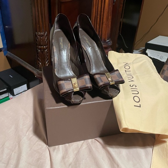 Louis Vuitton Pumps - Picture 1 of 5